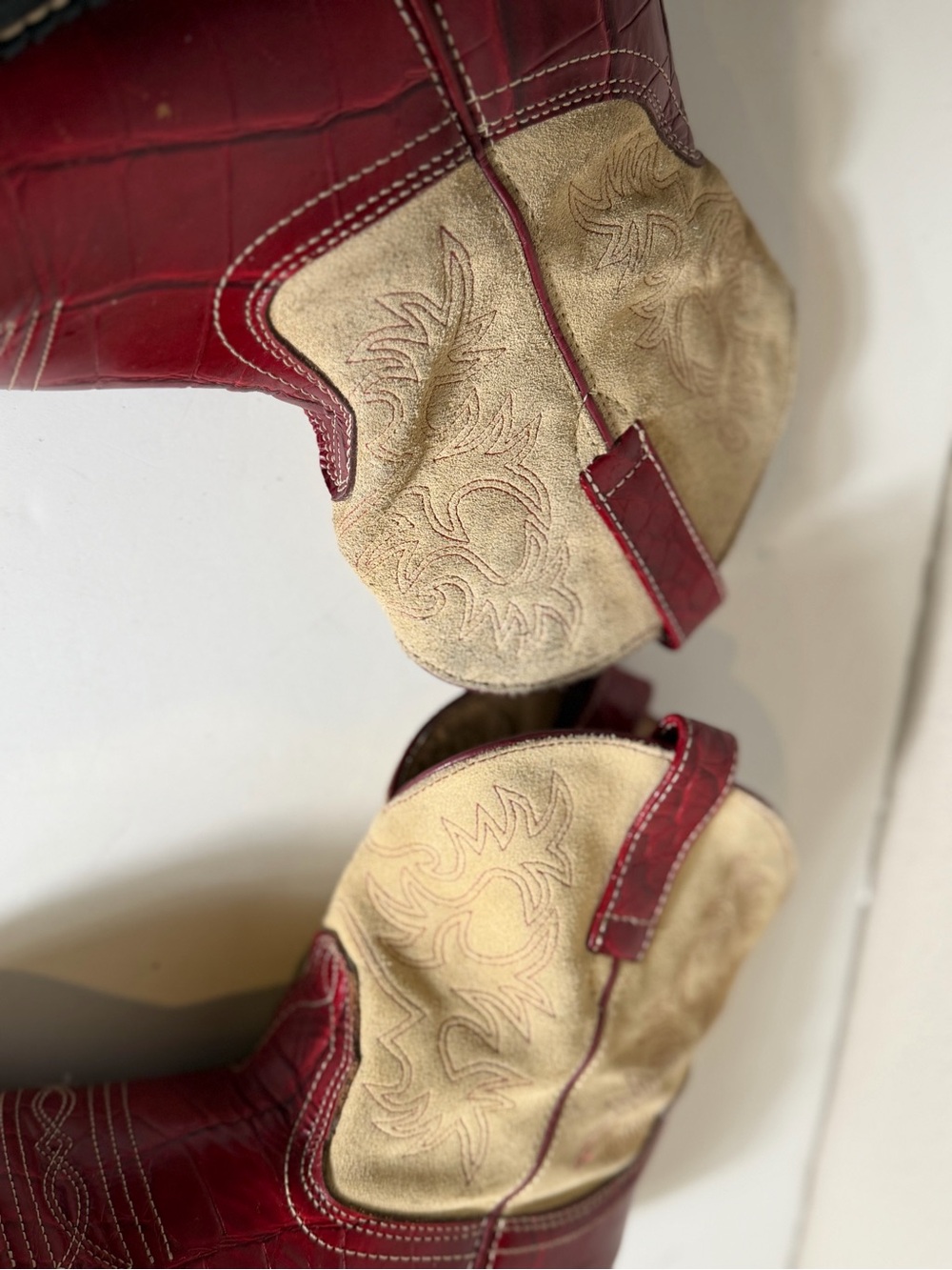 Ariat~Fatbaby~Red~Croc-Embossed~Leather & Cream~Suede~Short Shaft~Boots~Size 10 - Picture 11 of 16